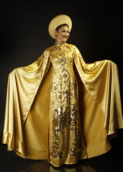 Kim dung mang áo dài vàng thi siêu mẫu châu á - 3