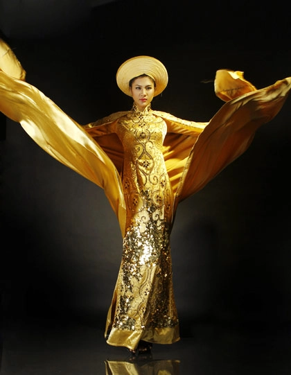 Kim dung mang áo dài vàng thi siêu mẫu châu á - 4