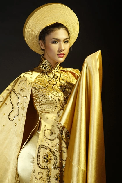 Kim dung mang áo dài vàng thi siêu mẫu châu á - 6