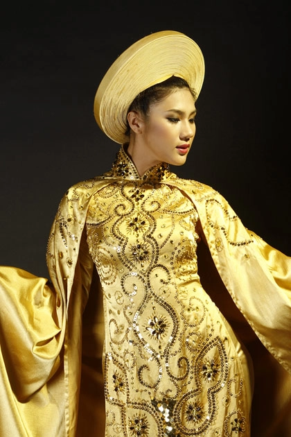 Kim dung mang áo dài vàng thi siêu mẫu châu á - 7