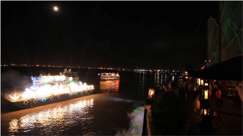 Lễ hội thuyền đăng trên sông sài gòn - 3