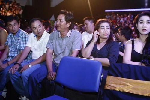 Lê phương bất ngờ lộ diện tại gương mặt thân quen - 16
