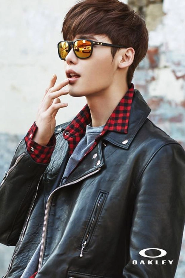 Lee jong suk với kính đẹp - 7
