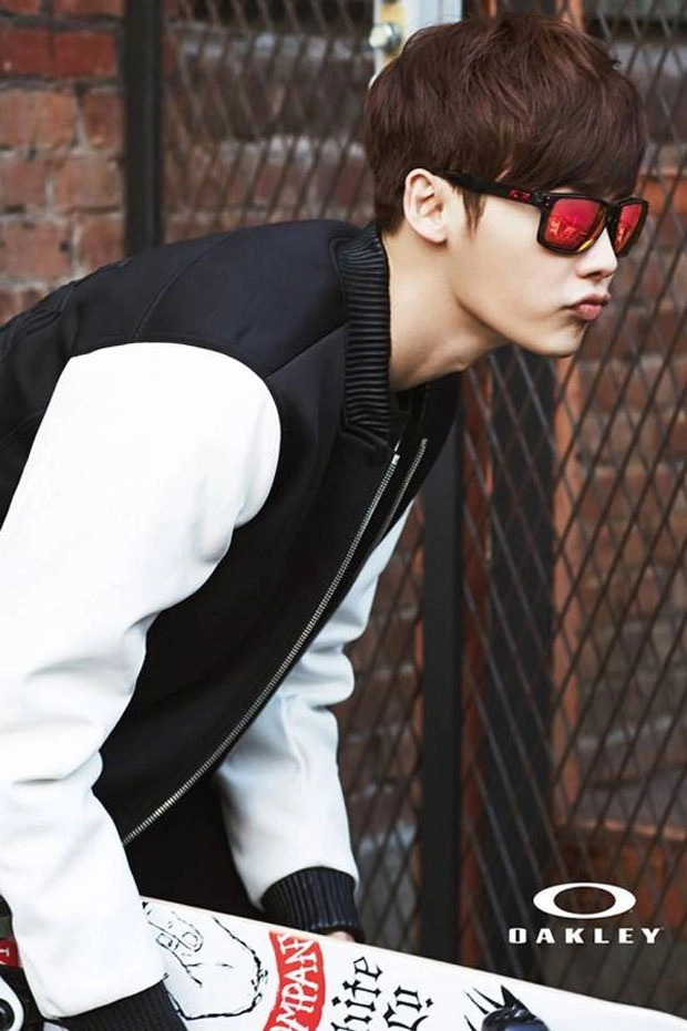 Lee jong suk với kính đẹp - 9