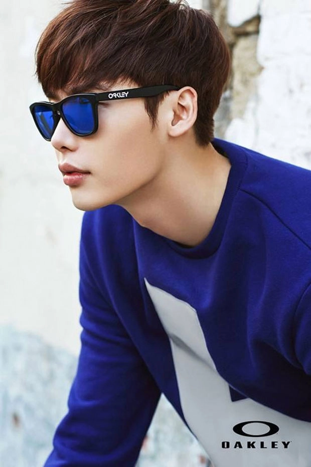 Lee jong suk với kính đẹp - 15