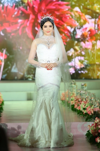 Lý nhã kỳ e ấp trình diễn váy cưới - 6