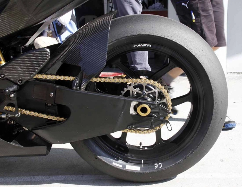 Michelin chạy thử lốp xe đua cho mùa giải motogp 2016 - 4