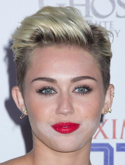 Miley cyrus mắc lỗi trang điểm - 4