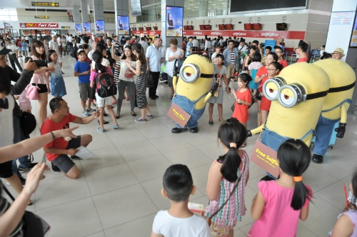 Minions gây sốt trên tàu bay vietjet - 2