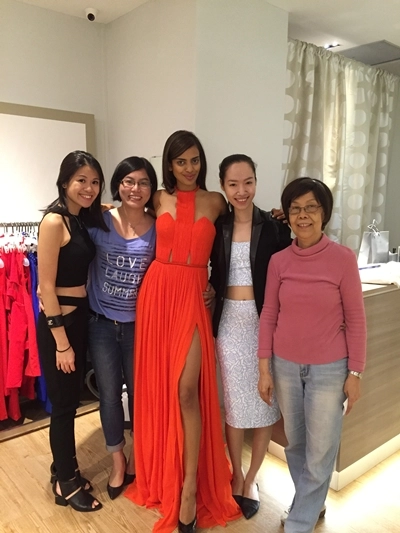 Mỹ nhân singapore diện váy của nhà thiết kế việt ở miss universe - 10