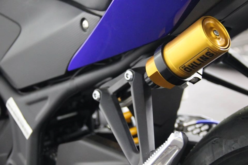 Ngắm chiếc yamaha r25 độ pô akrapovic kèm phuộc ohlins đẹp leng ken - 6