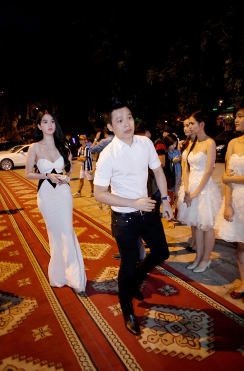 Ngọc trinh khoe dáng tại đám cưới ngọc thạch - 8