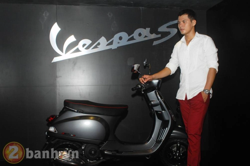 Người đẹp bên các mẫu vespa - 4