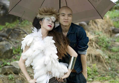 Nhà kho biến thành sân khấu đẹp fashion show - 2