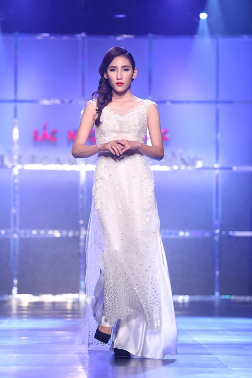 Nhà thiết kế minh châu khoe áo dài cách tân - 4