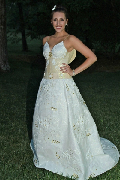 Những bộ váy cưới làm từ giấy vệ sinh - 8