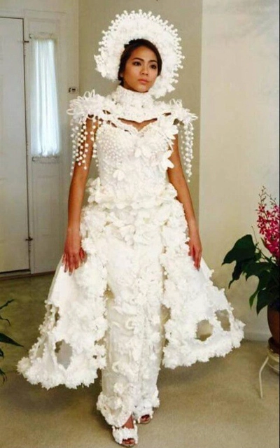 Những bộ váy cưới làm từ giấy vệ sinh - 10