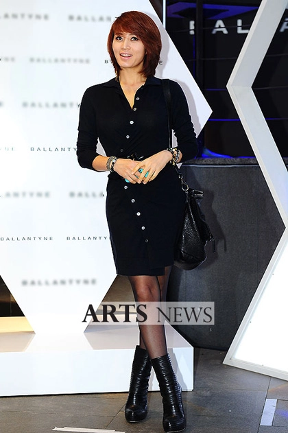 Những bộ váy đen của kim hye soo - 4