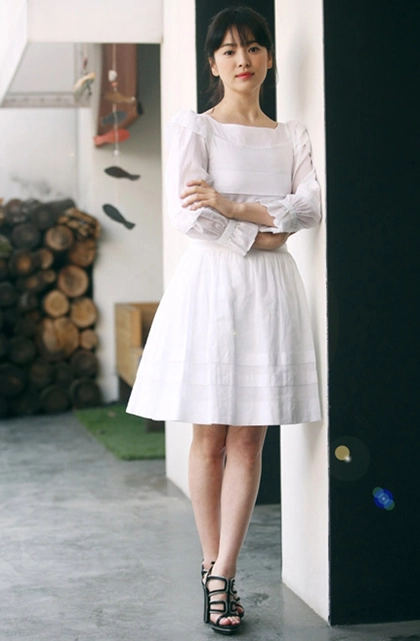 Những bộ váy nền nã của song hye kyo - 7
