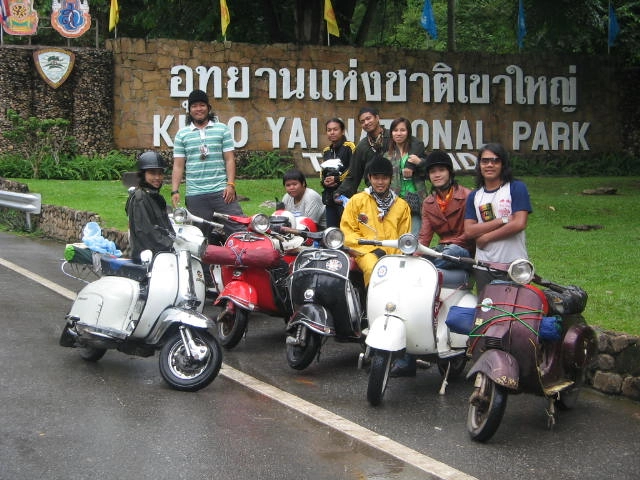 Những chiếc vespa trên đất thái - 14