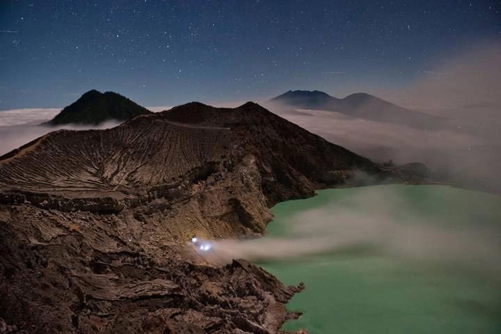 Những đốm lửa xanh kỳ ảo ở indonesia - 4