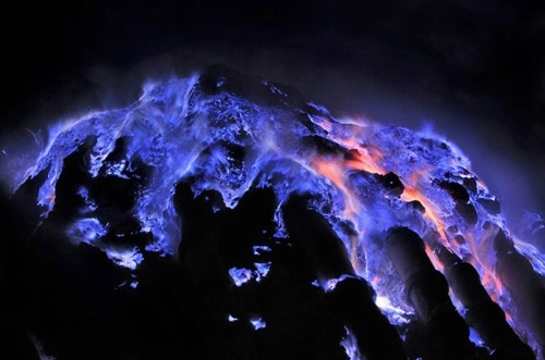 Những đốm lửa xanh kỳ ảo ở indonesia - 7