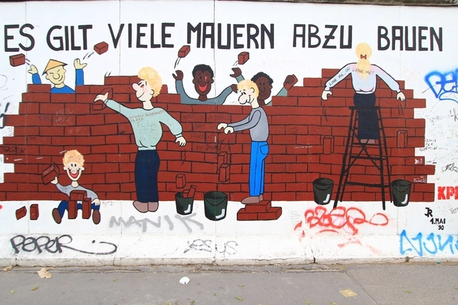 Những hình vẽ độc đáo trên bức tường berlin - 10