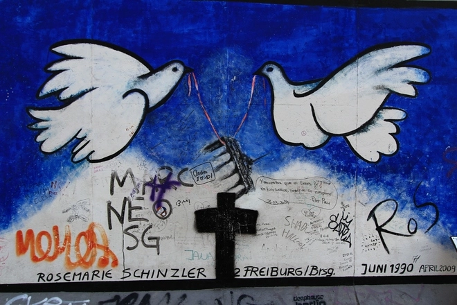 Những hình vẽ độc đáo trên bức tường berlin - 19