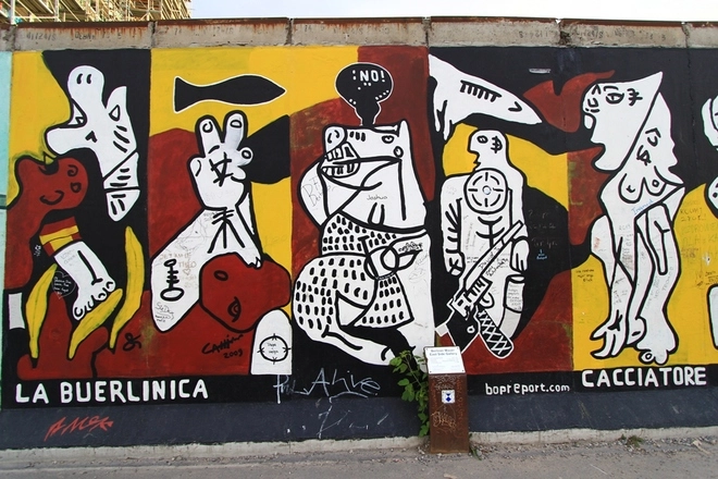 Những hình vẽ độc đáo trên bức tường berlin - 9