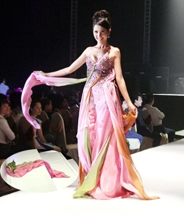 Những tai nạn phổ biến trên sàn catwalk - 10