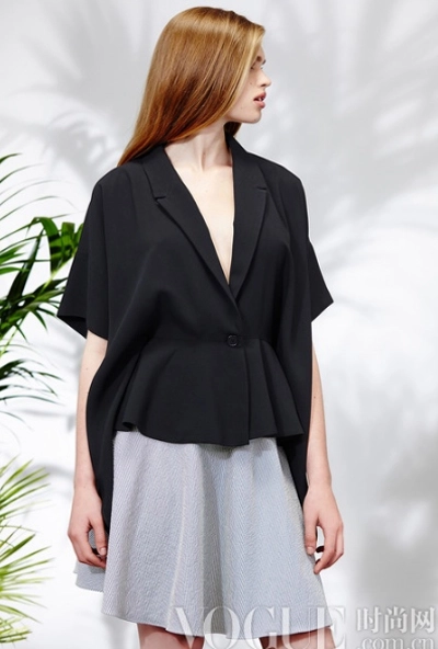 Những thiết kế biến hóa của peplum - 3