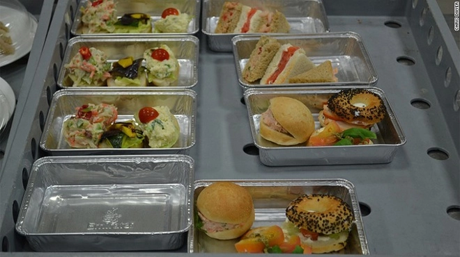 Nơi chế biến đồ ăn cho hàng không lớn nhất thế giới - 11