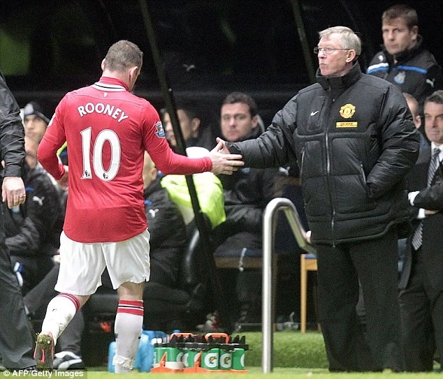 Rooney từng rất hận sir alex chỉ vì van persie - 6
