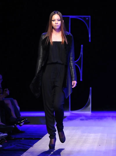 Sắc đen chiếm lĩnh elle fashion show 2012 - 5