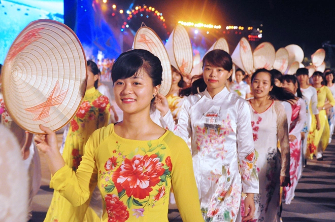 Sắc màu rực rỡ trong lễ hội carnaval hạ long 2015 - 9