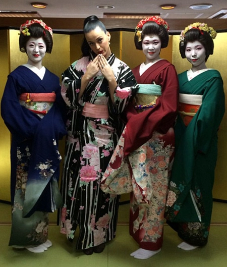 Sao ngoại thích váy áo biểu diễn lấy cảm hứng geisha - 5