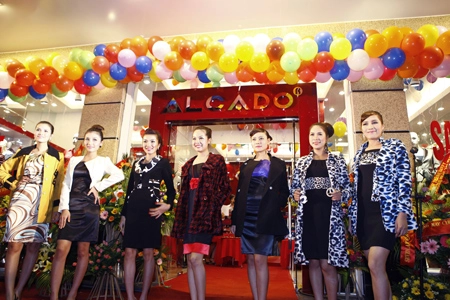 sao tới dự khai trương showroom mới của alcado - 1