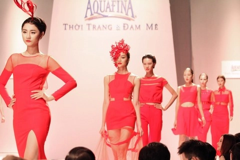 Siêu mẫu hội tụ trong show diễn thời trang và đam mê - 6