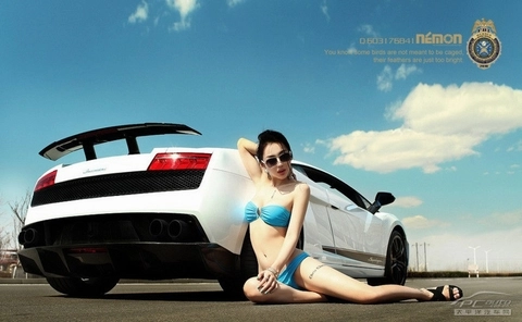 Siêu xe bị lu mờ trước người đẹp bikini - 2