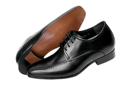 Smart shoes giúp chú rể cao thêm 9 cm - 3