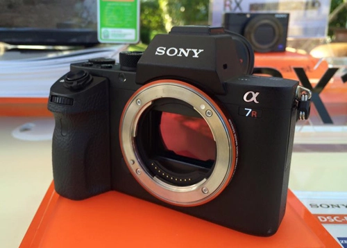 Sony a7r ii về việt nam giá 68 triệu đồng - 1