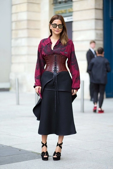 Street style ấn tượng tại tuần lễ paris haute couture - 2