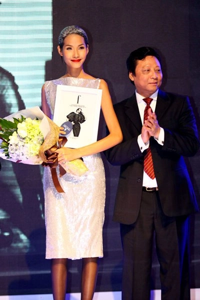 Thanh hằng có phong cách nhất năm 2012 - 5