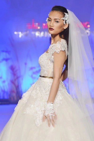 Thanh hằng mặc váy cưới giống hà hồ - 7