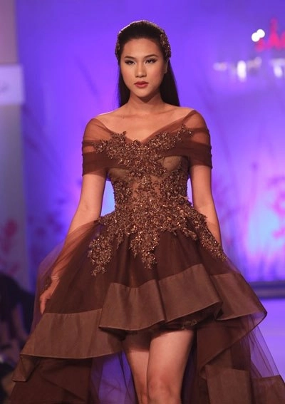 Thanh hằng mặc váy cưới giống hà hồ - 10