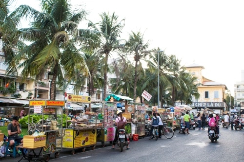 Thế giới đồ ăn vặt bên bến ninh kiều - 1