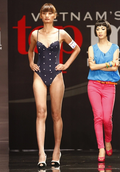 Thí sinh vietnams next top model 2011 diễn bikini - 9