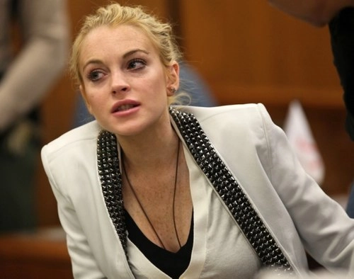 Thời trang hầu tòa của lindsay lohan - 1