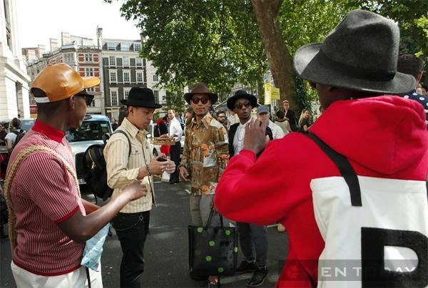 Thời trang khó hiểu của các quý ông tại tuần lễ thời trang nam london - 10