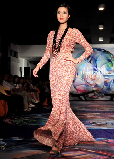 Thùy dung biến hóa trên sàn catwalk - 2